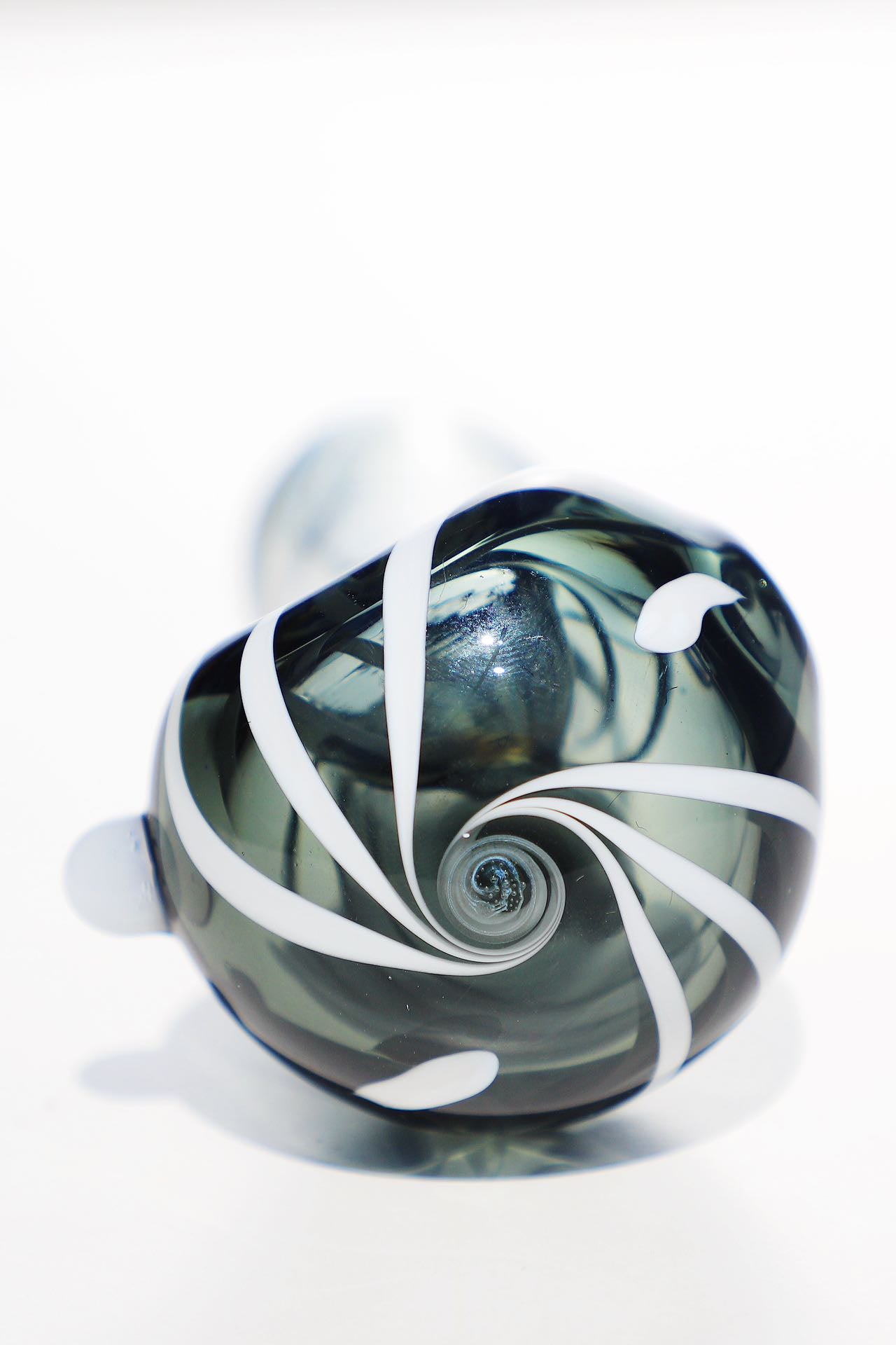Handcrafted Spiral Glass Smoking Pipe,Rainbow Grinder Set, portable box air tight container and filiters. featuring artisanal hand-blown craftsmanship, portable design for on-the-go use, and vibrant metal grinder, perfect for enhancing the smoking experience with functional glass art,blow pipe,bowl pipe,spoon glass pipe
