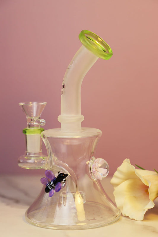 Cute Bee-Themed Mini Glass Bong with Honeycomb Design, Frosted Glass Water Pipe with Artistic Green Accents, Adorable Smoking Companion for Decorative and Functional Use, Premium Collectible Smoking Gear.