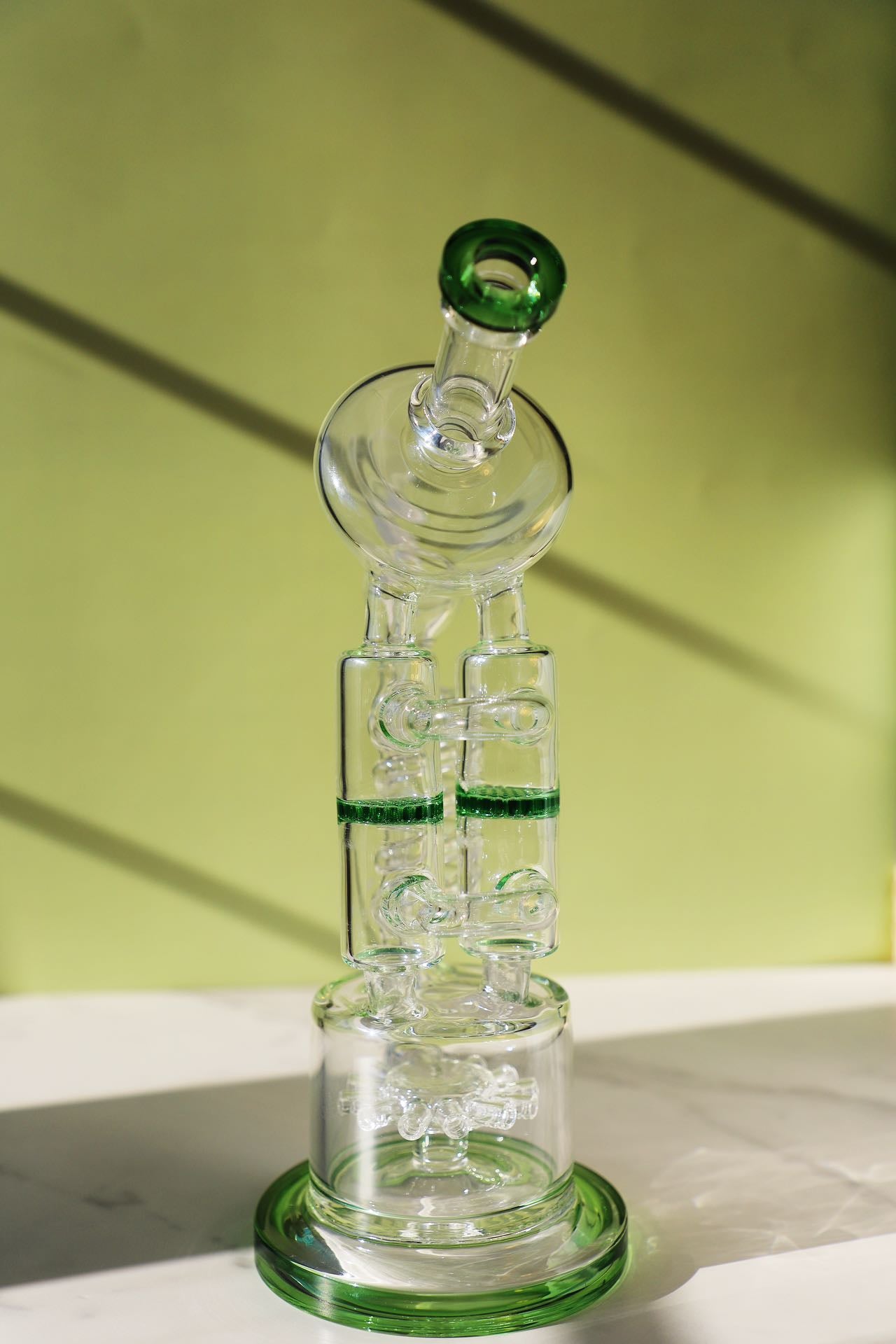 Elegant Curve Jellyfish Percolator Bong with Green Accents for the Ultimate Smooth Smoking Experience, featuring a Curve Percolator Bong design, Green Glass Bong detailing, offering a Smooth Smoking Experience with Advanced Filtration from a Glass Water Pipe