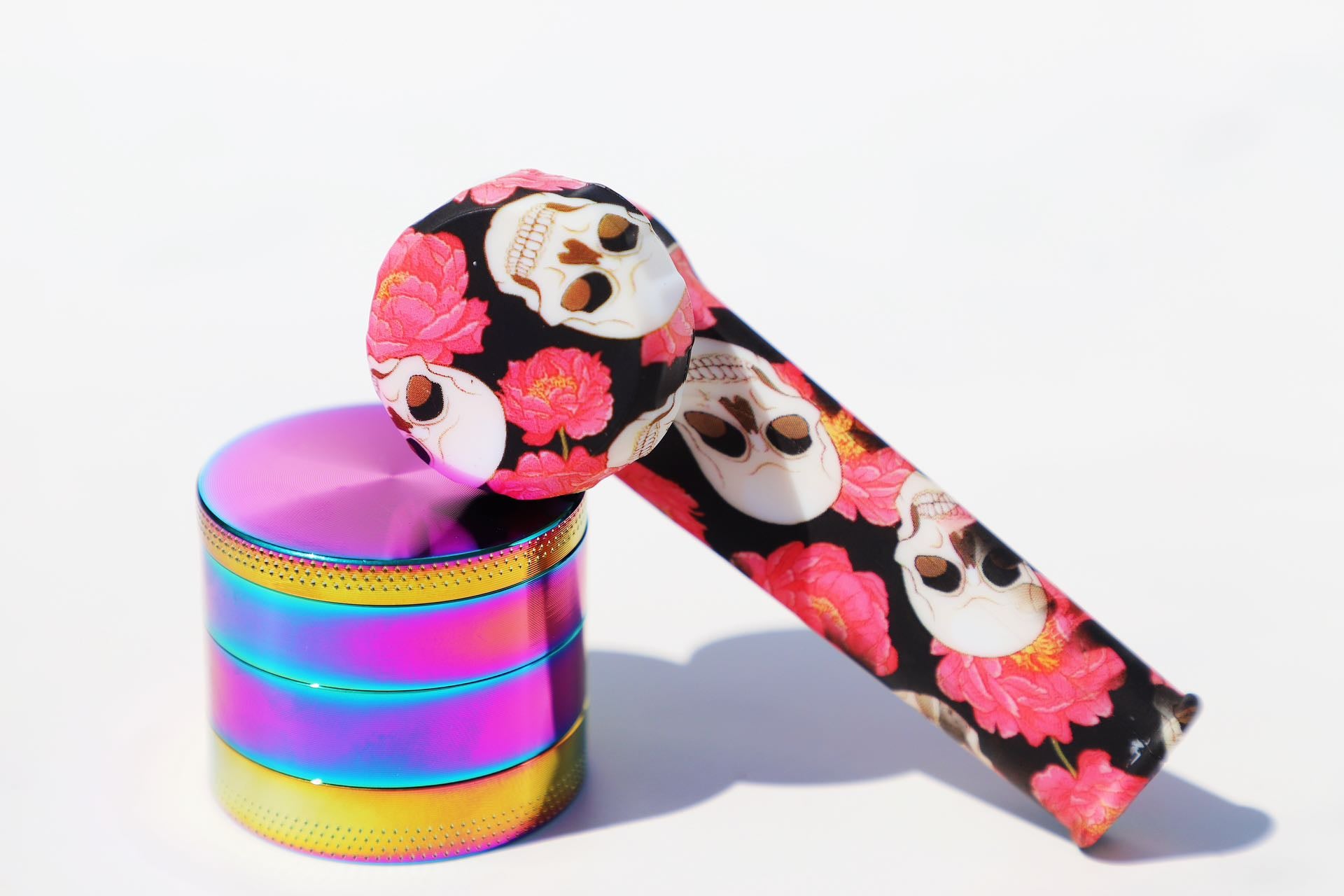 Vibrant SiliconCoco-Themed Ghost Skull Pipe Set paired with a Rainbow Grinder. This Floral Silicon Smoking Pipe and robust grinder kit capture the essence of the Coco theme. The set is portable and designed for style-savvy individuals who value a blend of fun design and practicality